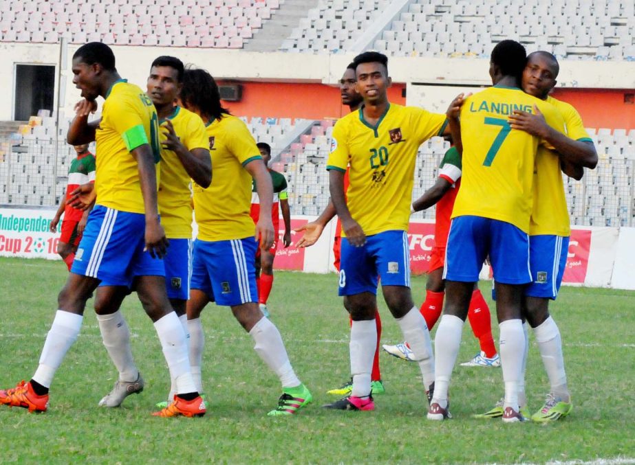 Players of Sheikh Jamal Dhanmondi Club Limited celebrating after beating Bangladesh Muktijoddha Sangsad Krira Chakra by 3-1 goals in their football match of the KFC Independence Cup at the Bangabandhu National Stadium on Tuesday.