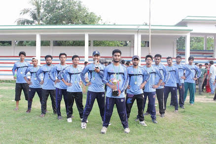 Players of the 7th batch of the Department of Marketing pose with the champions trophy of the Jagannath University Marketing Premier League at the Jagannath Hall play ground in Dhaka University on Tuesday.