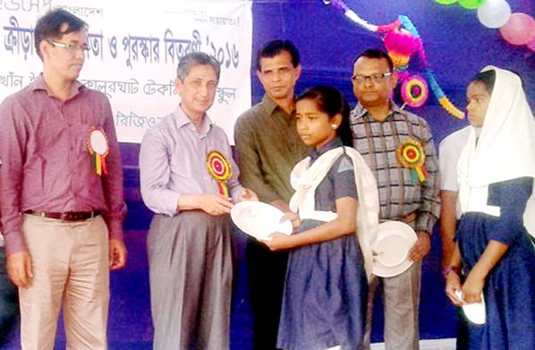 Chairman of Chittagong Development Authority Abdus Salam distributing prizes among the winners of UCEP Chittagong North Region annual sports competition as Chief Guest yesterday.