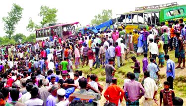 A Comilla-bound bus collided head on with another local bus at Tero Mile on Rangpur-Dinajpur Highway in Taraganj Upazila leaving 13 killed and injured 66 others on Wednesday.