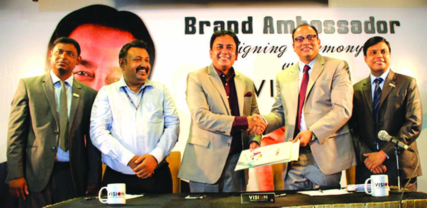 Actor Zahid Hassan on Saturday signs an agreement with the Vision Electronics to be a brand ambassador for the next five years. Mahbubul Wahid, general manager, Rakib Ahmed and Mohit Chakraborty, brand manager of the company were present at the signing ce