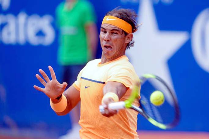 Rafael Nadal continued his perfect start to the European clay-court season by easing past fellow Spaniard Albert Montanes 6-2, 6-2 to reach the quarter-finals of the Barcelona Open on Thursday.