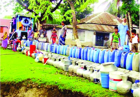 KHULNA: Acute water scarcity has been prevailing in Khulna city. This picture was taken from Rayermahal area yesterday.