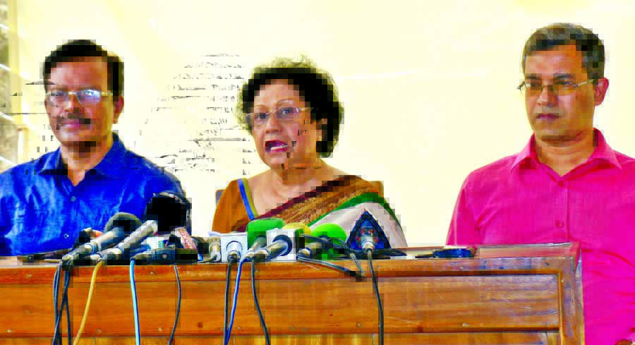 Veteran journalist Shafiq Rehman's wife Taleya Rehman speaking at a press conference at her residence in the city on Monday demanding release of Shafiq Rehman.