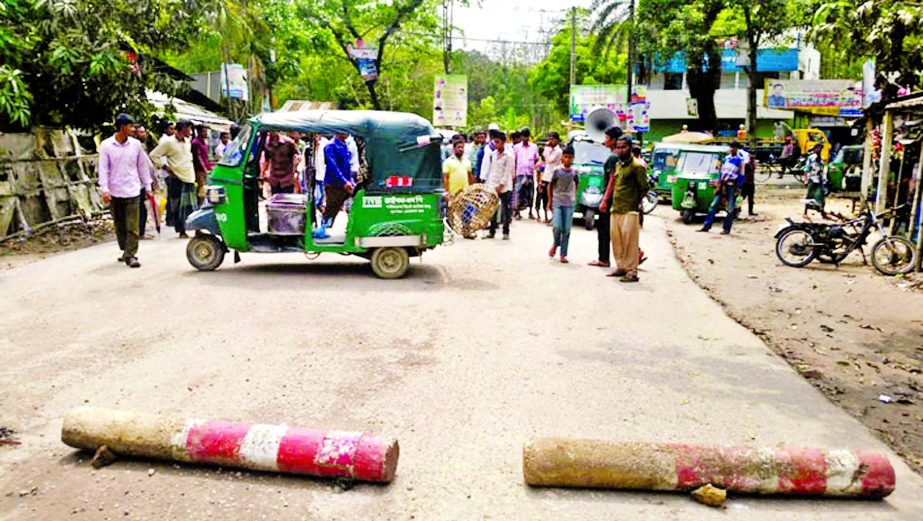 Sylhet Paribahan Sramik Union blocked the road demanding early repairing of Sylhet-Bholaganj Road on Tuesday.