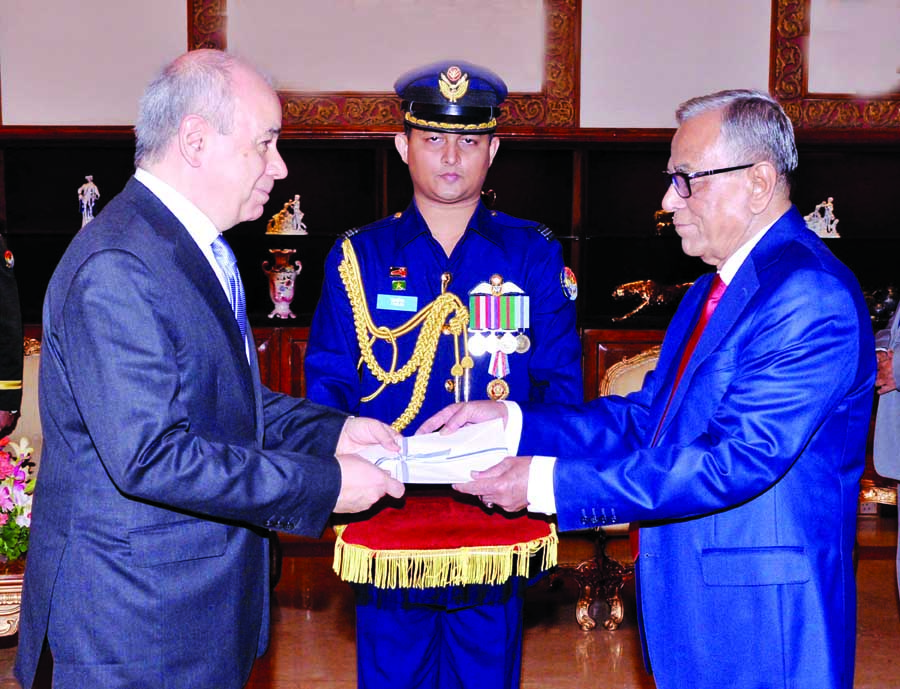 Newly appointed non-resident envoy of Greece to Bangladesh Mr Panos Kalogeropoulos presenting his credentials to President Abdul Hamid at Bangabhaban on Wednesday. Photo: Press Wing, Bangabhaban