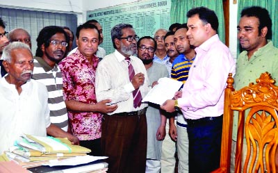 BOGRA: A memorandum was submitted to Deputy Commissioner , Bogra demanding measures to save Nawab Bari, a cultural heritage of Bogra yesterday.