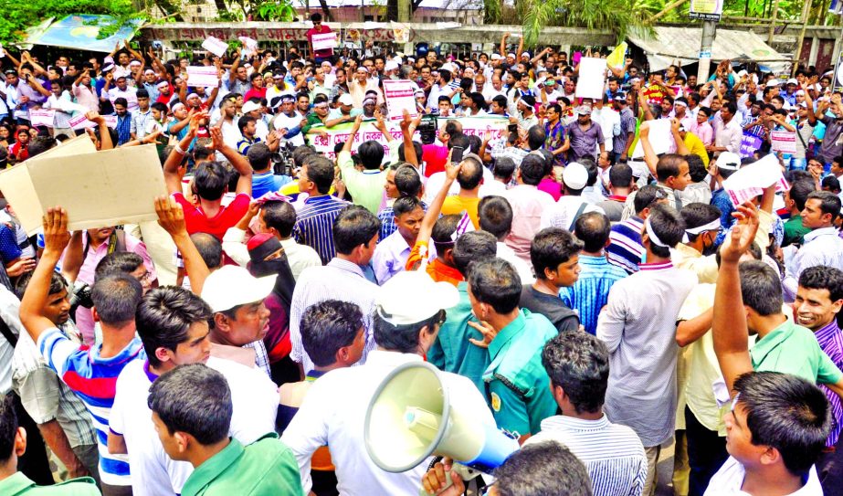 Bangladesh Extra Moharar Association organised a grand rally in front of the Jatiya Press Club on Tuesday demanding inclusion of their job in National Pay Scale.