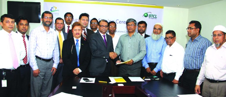 Eastern Bank Limited (EBL) MD and CEO Ali Reza Iftekhar and Bangladesh Telecommunications Company Limited (BTCL) MD Golam Fakhruddin Ahmed Chowdhury exchanging documents after signing an agreement in the city recently. Under the agreement, EBL will facili