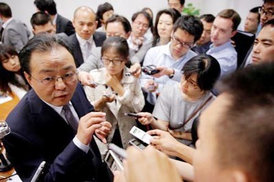 Ouyang Yujing, China's director-general of the Department of Boundary and Ocean Affairs of the Ministry of Foreign Affairs, is surrounded by reporters after his briefing on China's stance on the South China Sea, in Beijing on Friday.