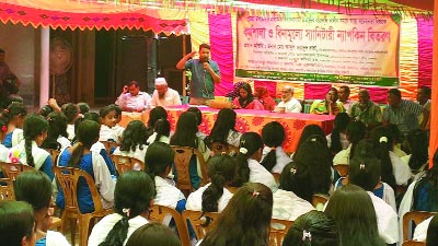 RAJSHAHI: A workshop and sanitary napkin distribution ceremony was held at Putia in Rajshahi recently.