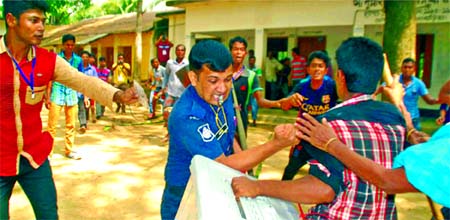 Police intercepted a snatcher while snatching ballot boxes from Abdullahpur Govt Primary School Polling Centre in Akhaura during 4th phase UP polls on Saturday.