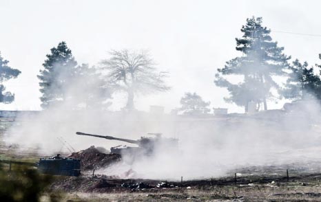 Frequent rocket attacks on the Turkish border town of Kilis have prompted Turkey's army to respond with howitzer fire