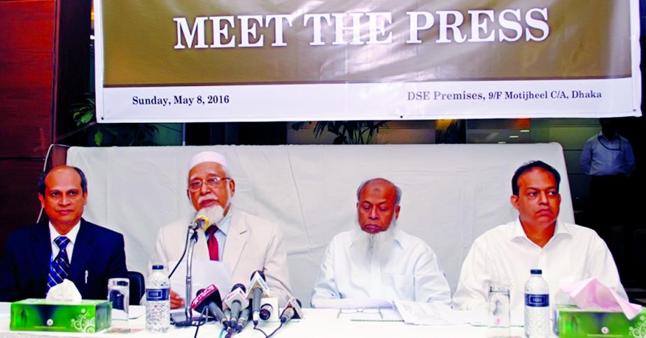 Dhaka Stock Exchange (DSE) Chairman Justice Siddiqur Rahman Miah at a press conference on DSE premises presents the next budget proposal on Sunday. Directors Shakil Rizvy, Ruhul Amin FCMA and Managing Director (Acting) Abdul Matin Patwary were present.