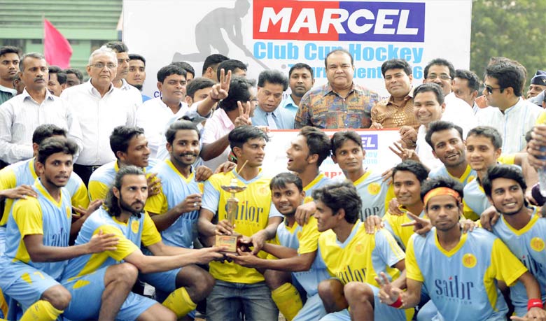 Players of Dhaka Abahani Limited pose for photo with the Championship trophy along with guests at the Maulana Bhashani National Stadium here on Monday.