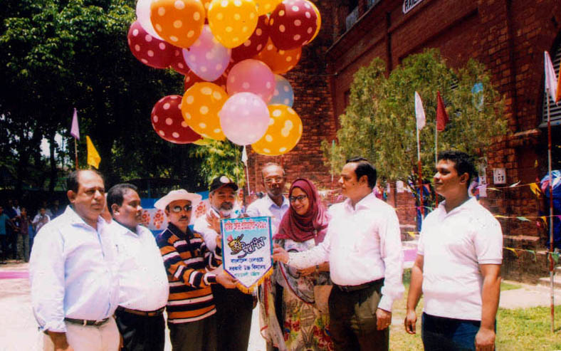 General Manager of East Zone of Bangladesh Railways Md Abdul Hye inaugurating the Annual Sports Competition of Bangladesh Railway Government High School of Chittagong by releasing the balloons at the School premises on Tuesday.