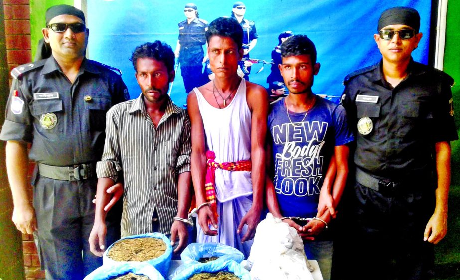 RAB-2 mobile team arrested three illegal drug traders with seven and a half Kg Ganja from Mohammadpur area in city on Saturday.