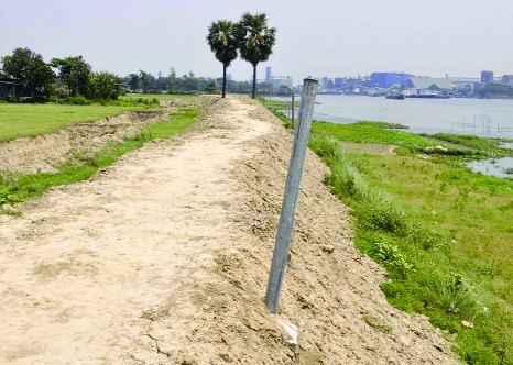 NARAYANGANJ: Influentials at Chonpara area in Rupganj Upazila illegally grabbing a vast tract of land of Sitalakkaya River . This picture was taken on Thursday.