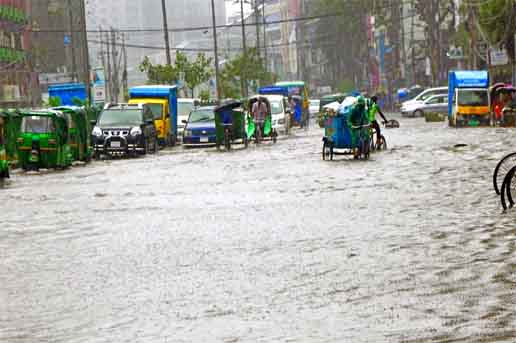 Rains caused by cyclone 'Roanu', swamps many parts of the capital, living the city life in disarray. This photo was taken from Naya Paltan area on Saturday. Photo: Sharif Khan