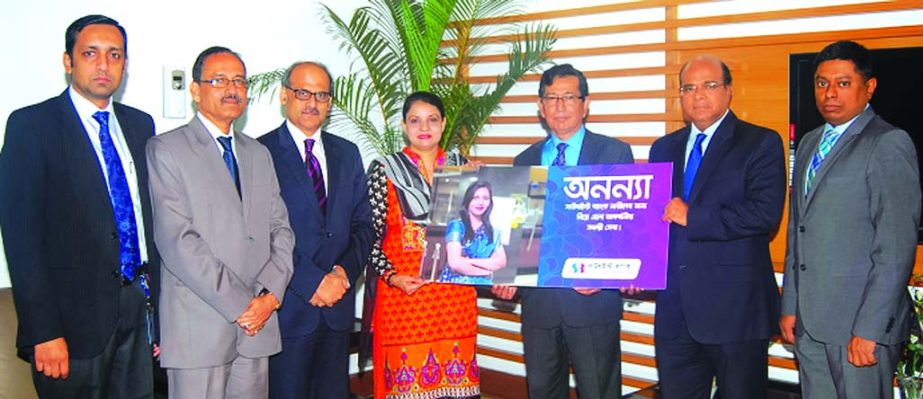 Shahid Hossain, Managing Director of Southeast Bank Limited, unveiling the newly designed product "Ananya" to mark its 21st Anniversary recently. First Account Holder of the bank Hasnat Ara Haque, SM Mainuddin Chowdhury, Deputy Managing Director and ot