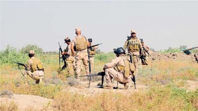 Iraqi goverment soldiers seen near Fallujah border during their fighting with ISIL.