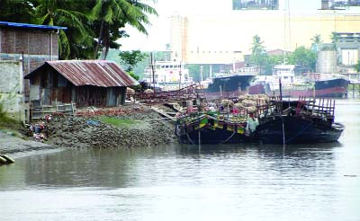 KHULNA: A view of the grabbed lands of Bhairab River. This picture was taken from Digholia area yesterday.