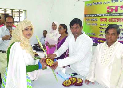 BARISAL: Adv Sheikh Md Tipu Sultan MP distributing crests among the meritorious students who achieved GPA -5 in the SSC Examination at Babuganj Degree College Auditorium as Chief Guest recently.