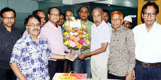 Officers of Islami Bank Bangladesh Ltd. presenting a bouquet to the Editor of The New Nation on the occasion of the 37th anniversary of the newspaper on Sunday.