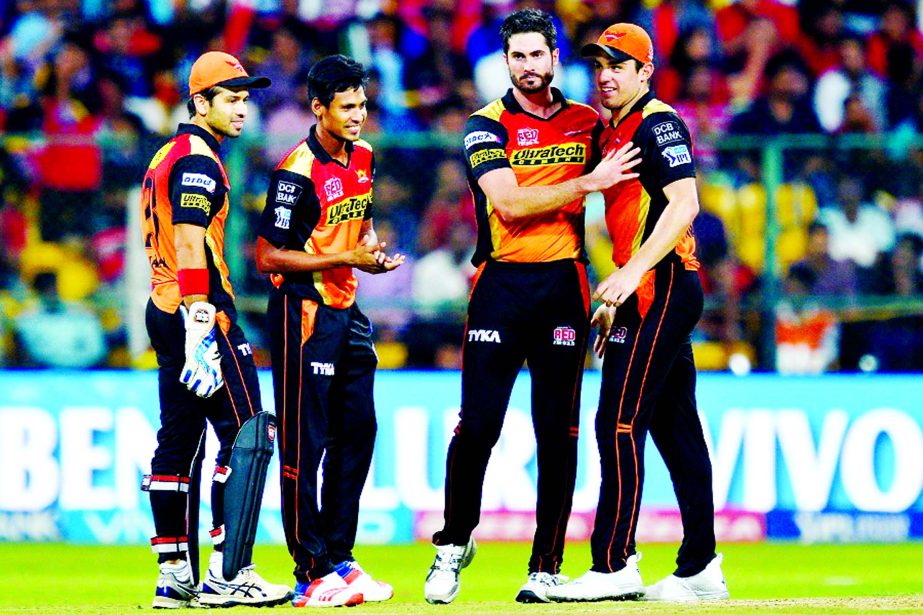 Sunrisers Hyderabad bowler Ben Cutting (R) celebrates with teammates the dismissal of Royal Challengers Bangalore batsman K L Rahul during the final Twenty20 cricket match of the 2016 Indian Premier League (IPL) between Royal Challengers Bangalore and Sun