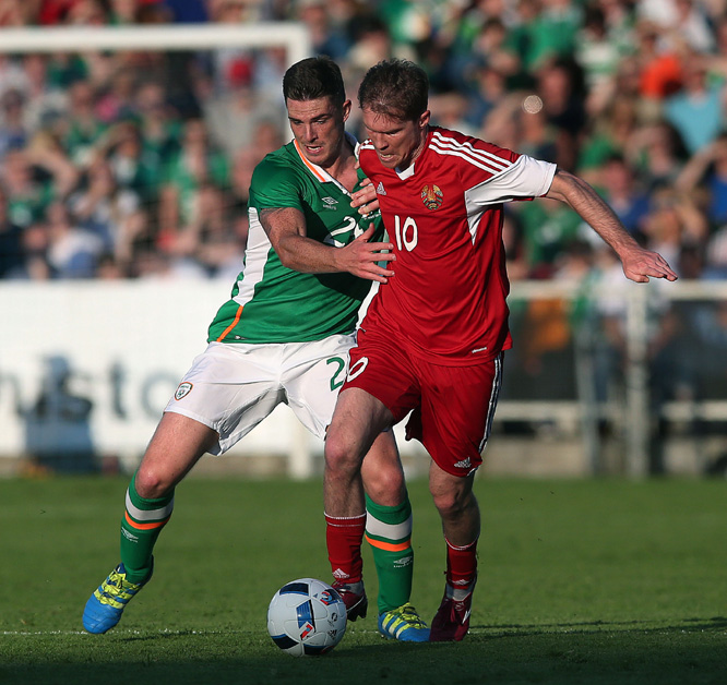 Republic of Ireland's Ciaran Clark (left) and Belarus' Aliaksandr Hleb battel for the ball during the international friendly soccer match at Turners Cross, Cork, Ireland on Tuesday.