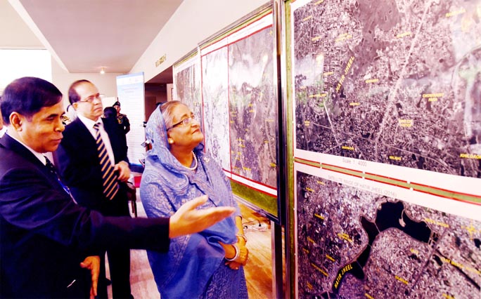 Prime Minister Sheikh Hasina visiting the digital map after formal opening of National Spatial Data Infrastructure (NSDI) at Hotel Sonargaon in the city on Wednesday.