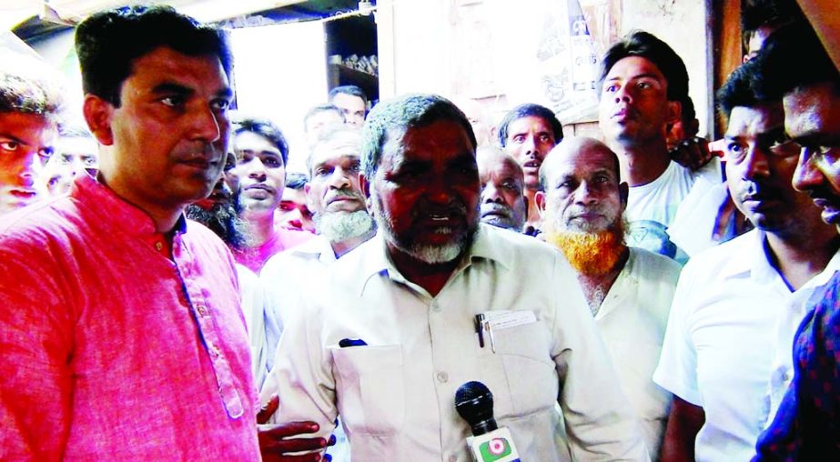 FARIDPUR: Awami League leader Md Abu Shaheed Mia, former Union Parishad chairman of Talma Union conductiing election campaign on Tuesday.