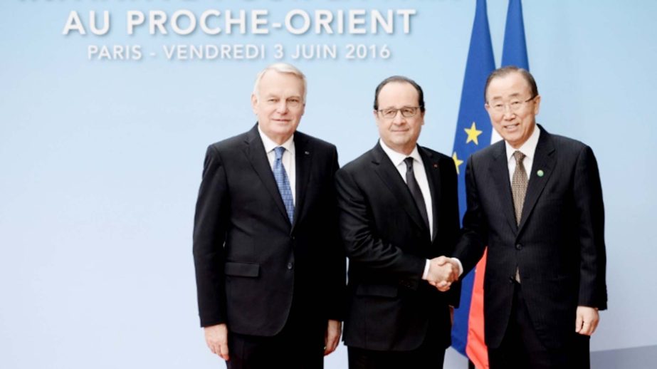 French Foreign Minister Jean-Marc Ayrault (L), French President FranÃ§ois Hollande (C) and UN Secretary General Ban Ki-moon in Paris, on Friday.