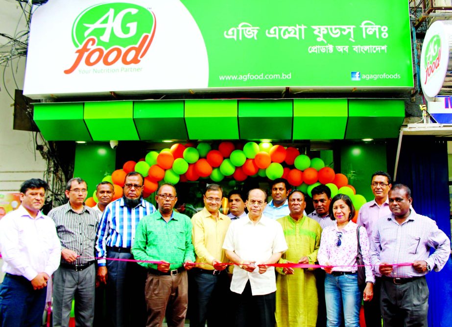 Prime Minister's Information Adviser Iqbal Sobhan Chowdhury along with Chief Executive Officer of AG Food Lutfar Rahamn and Brand Ambassador Dr Ezazul Islam inaugurates the four outlets of AG Food Limited at Motijheel recently.