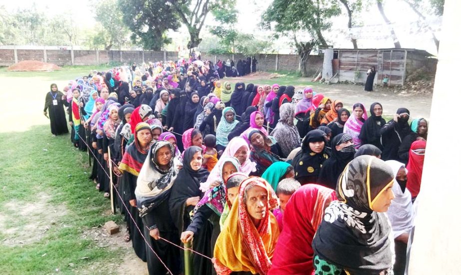 Voters in queue for casting votes in UP polls at Alhaj Fazal Ambia High School premises at Phatehkharkul Union in Ramu yesterday.
