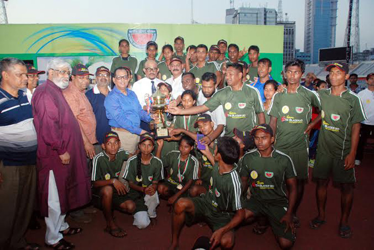 Members of Rangpur Division, the champions of the Rural Sports Competition with State Minister for Youth and Sports Biren Sikder, Deputy Minister for Youth and Sports Arif Khan Joy pose for a photo session at the Bangabandhu National Stadium on Saturday.