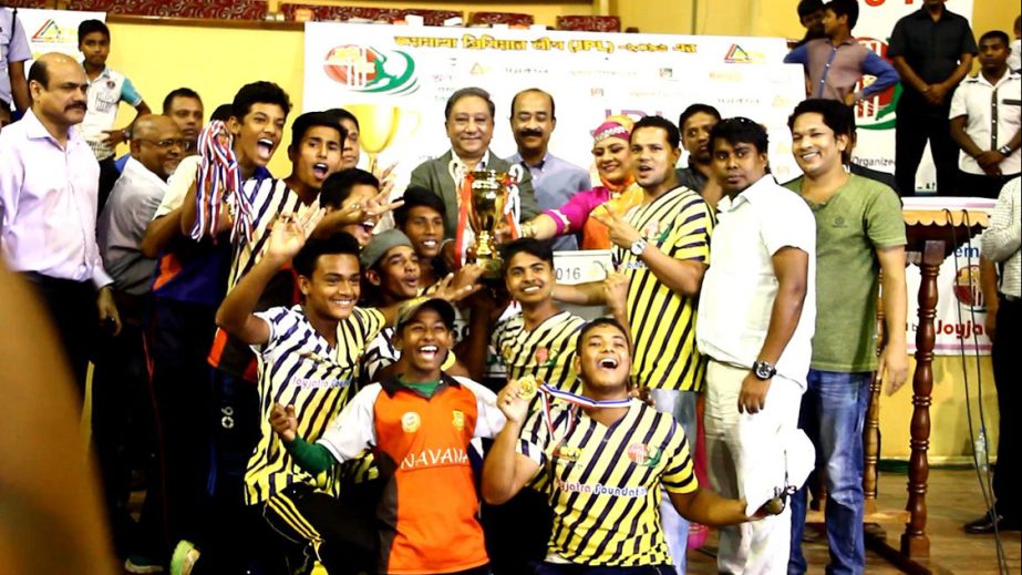 Members of Dhaka Tutorial School, the champions of the JPL School Cricket and the guests and the officials of Joyjatra Foundation pose for a photo session at the Shaheed Suhrawardy Indoor Stadium in Mirpur on Sunday.