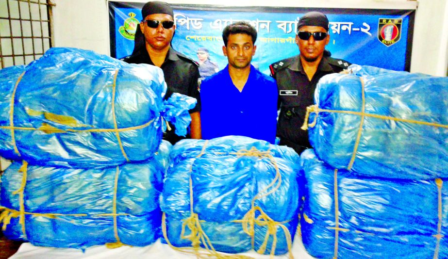 RAB-2 mobile team seized about 120Kg ganza and held a man from Mohammadpur area in city on Sunday.