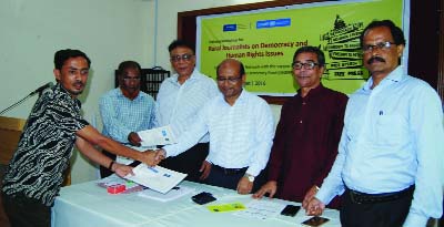 SYLHET: S A Shofiee , Sylhet Correspondent, The New Nation receiving certificate from Jamal Uddin Ahmed, Divisional Commissioner, Sylhet at the concluding ceremony of 5 -day-long journalists' training programme at Sylhet Press Club , supported by the U
