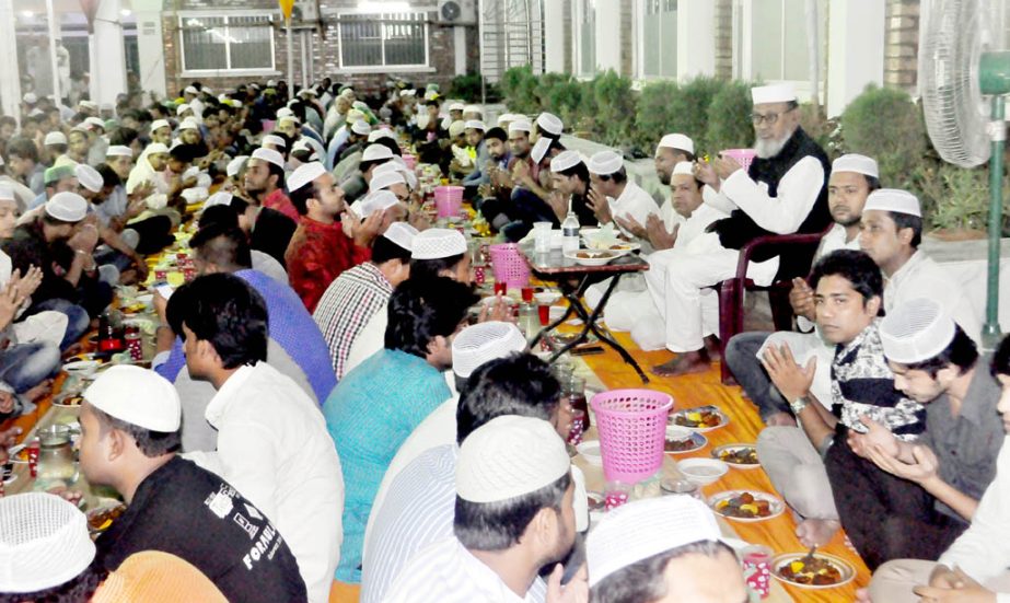 Alhaj A B M Mohiuddin Chowdhury, President, Chittgaong City Awami League offering Munajat at a Nagorik Iftar Mahfil organised by Premier University campus on Thursday.