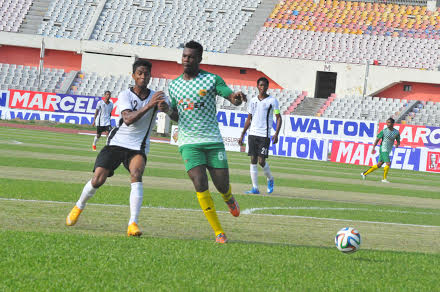 A moment of the football match of the Walton Federation Cup between Dhaka Mohammedan Sporting Club Limited and Rahmatganj MFS at the Bangabandhu National Stadium on Friday.