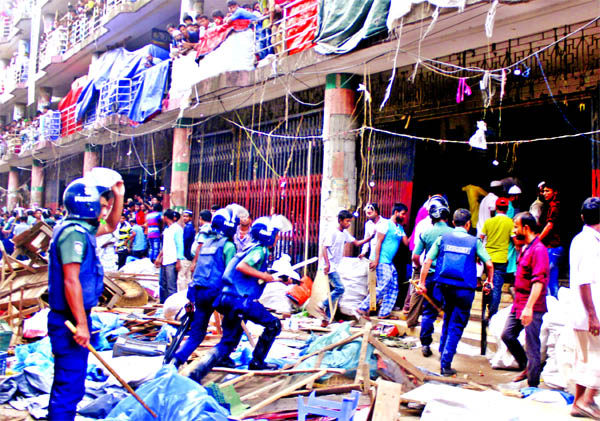 A triangular clashes were erupted between shopkeepers, hawkers and police following the eviction of footpath based market earlier at Gulistan area on Friday. At least 150 people including 10 cops were injured and around 200 were arrested.