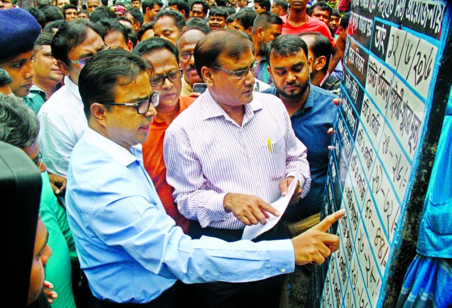 DSCC Mayor Sayeed Khokan visiting the lists of essentials being hanged at the market. This photo was taken from Hatirpool market in the city yesterday.