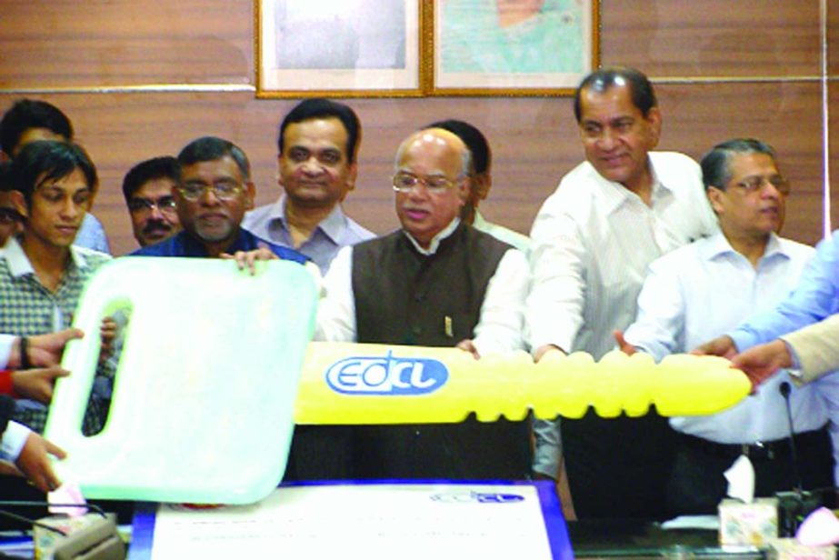 Dr Ismail Khan, representative of Dhaka Medical College Hospital, receiving a key of an ambulance from Essential Drugs Company Limited (EDCL) at the health ministry office on Tuesday. Health Minister Mohammad Nasim. State Minister for Health Jahed Malek,