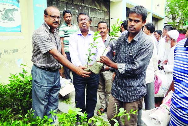 NARSINGDI: Lotafat Hossain, Deputy Director, Agriculture Extension Directorate distributing saplings among the farmers in Narasingdi recently.