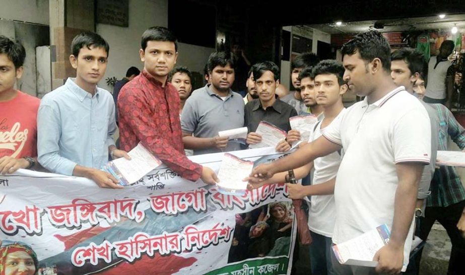 Activists of Chhatra League from different colleges of Chittagong distributing leaflets on creating awareness about secret killing recently.