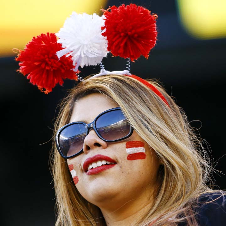 A spectator wears Peru's national colors before the start of a Copa America Centenario quarterfinal soccer match between Colombia and Peru in East Rutherford, N.J. on Friday.