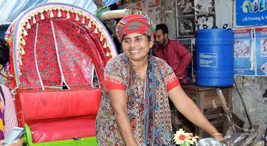 Fatema sets an example of livelihood by pulling rickshaw in the port city. She is the mother of two sons and one daughter. After her divorce , with the hope of survival alongwith sons and daughter, he started rickshaw pulling in the city for the l