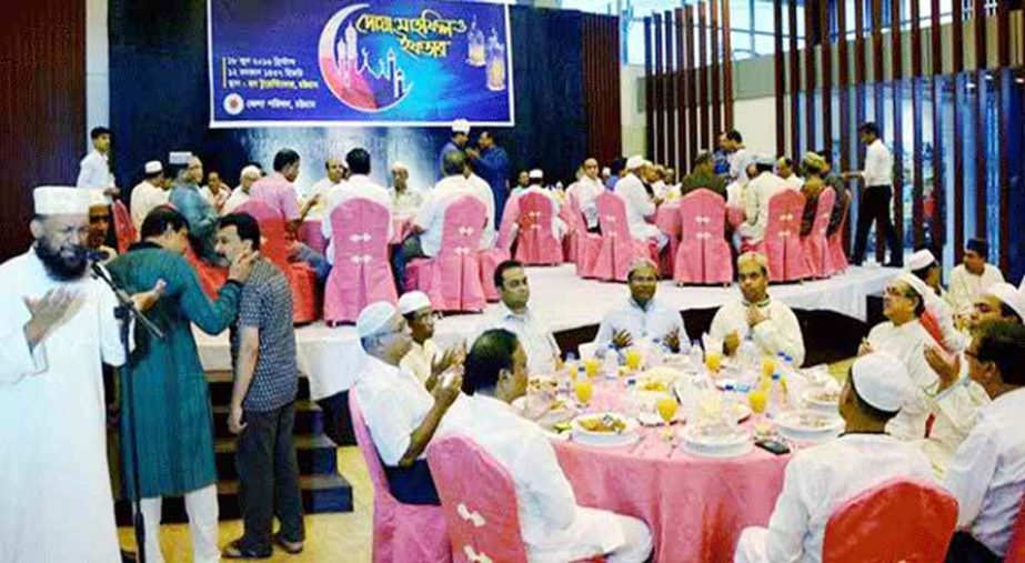 Chittagong Zilla Parishad arranged a grand iftar mahfil at a cityâ€™s posh convention hall on Saturday.