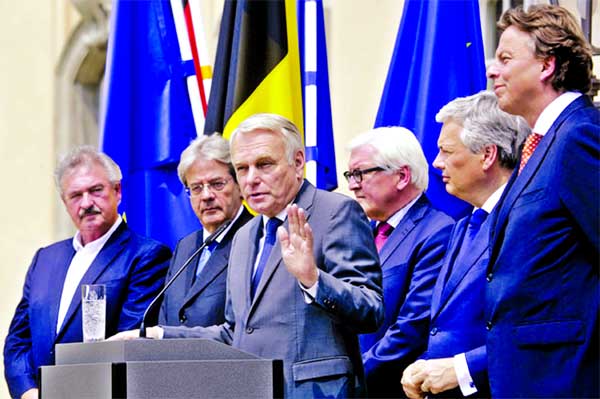 The Foreign Ministers from EU's founding six Jean Asselborn from Luxemburg, Paolo Gentiloni from Italy, Jean-Marc Ayrault from France, Frank-Walter Steinmeier from Germany, Didier Reynders from Belgium and Bert Koenders from the Netherlands, brief the me